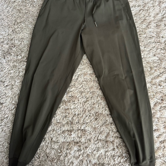 Lululemon on the fly jogger luxtreme see style code. 8 . Barely worn like new - Picture 2 of 7